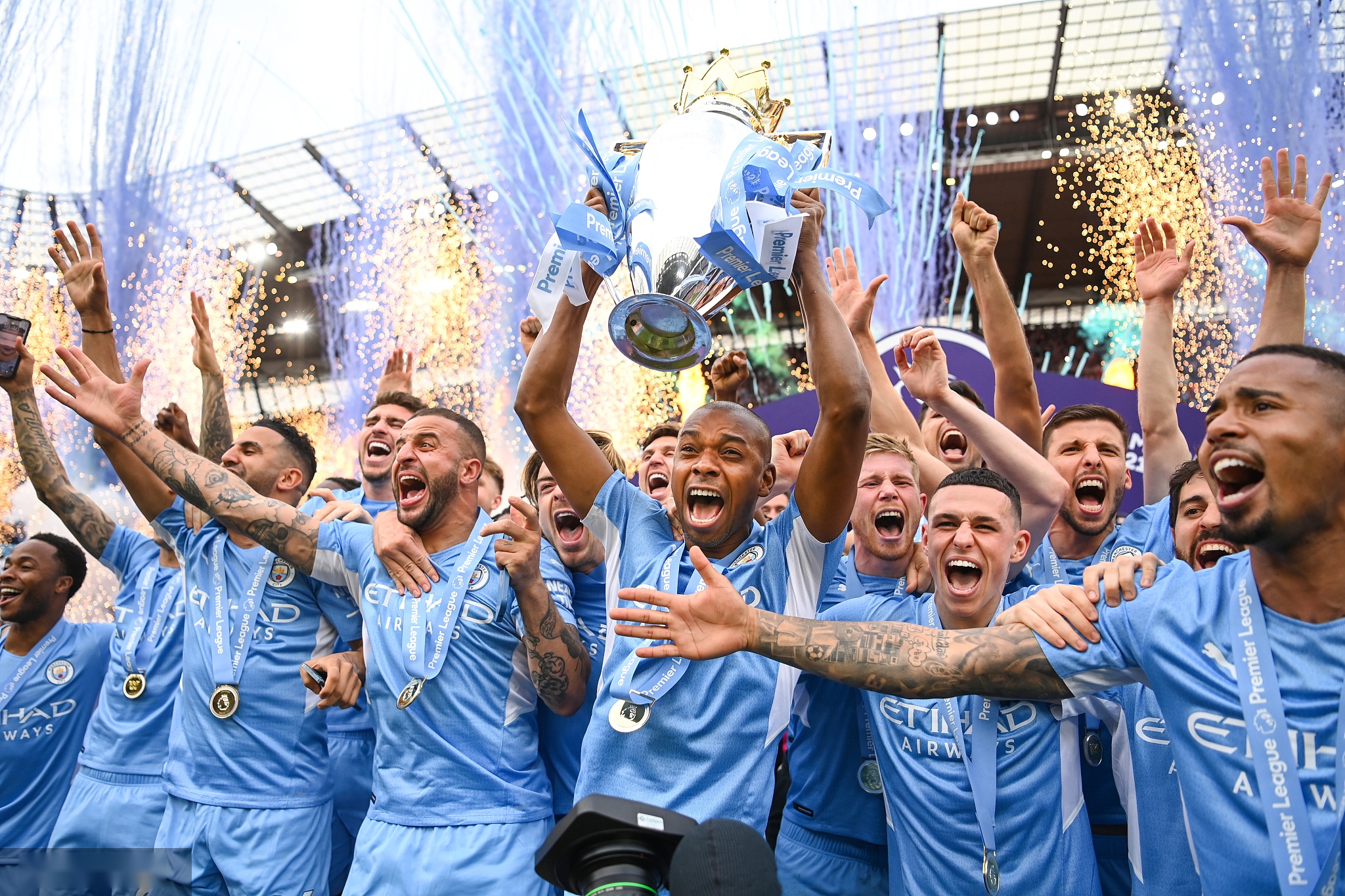 底线进攻突 底线进攻突